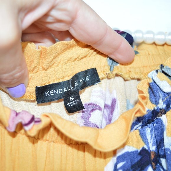 Kendall & Kylie | Drawstring off Shoulder Blouse - Picture 4 of 7